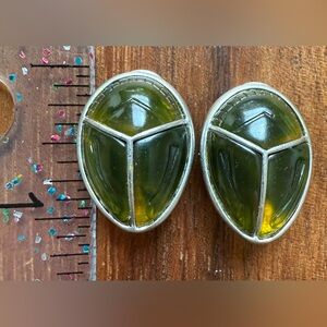 VTG Liz Claiborne Scarab Plastic Green and Silver Tone Oval clip on Earrings